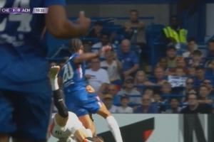 库比斯抱摔佩德罗被罚下，本场乌龙+直红！米兰少打一人0-2落后