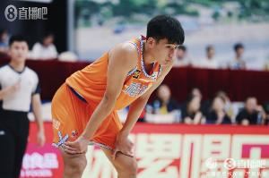 杨曦皓：职业队里每个位置都有实力强劲的球员 随时可能被替代