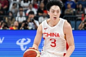 媒体人：胡明轩是有能力的 但有时候不在节奏上 大家不必逮着他喷