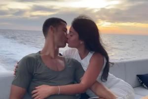 你就宠她吧🥰太阳报：C罗送乔治娜超27万礼 保时捷名表应有尽有