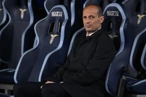 跟队记者：米兰将在对巴里的比赛前让新援登场亮相，接受球迷欢迎