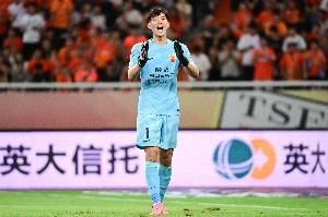 颜骏凌：小时候觉得范德萨好帅，我也要争取踢到他一样的年纪