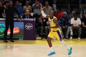 A-史密斯：詹姆斯在背后做了很多伤害我和同行的事 具体我不会说