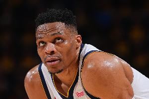 重回火箭？火箭官方晒亚当斯杜兰特合照 威少点赞！