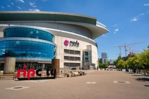 美记：NFL飓风队老板邓顿对开拓者的收购将分数年的几个阶段进行