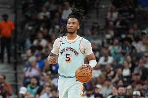 9失误太多了！卡斯尔12中5拿到16分5板6助1断1帽